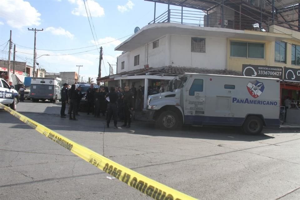 La Fiscalía informó que la mujer que resultó herida de bala en medio de un robo con violencia a camión de valores, en Tlaquepaque, perdió la vida mientras recibía atenciones en un hospital.
