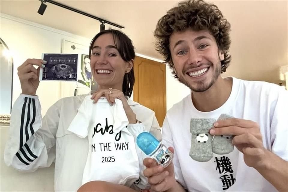 Juanpa Zurita hizo explotar las redes sociales tras publicar su emoción por la próxima llegada de un integrante a su familia.