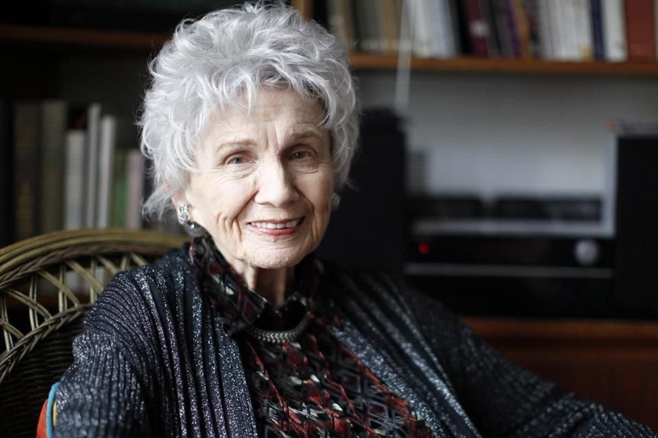 Alice Munro falleció este año, a los 92 años, en su natal Canadá; un par de meses después su hija hizo público el abuso.