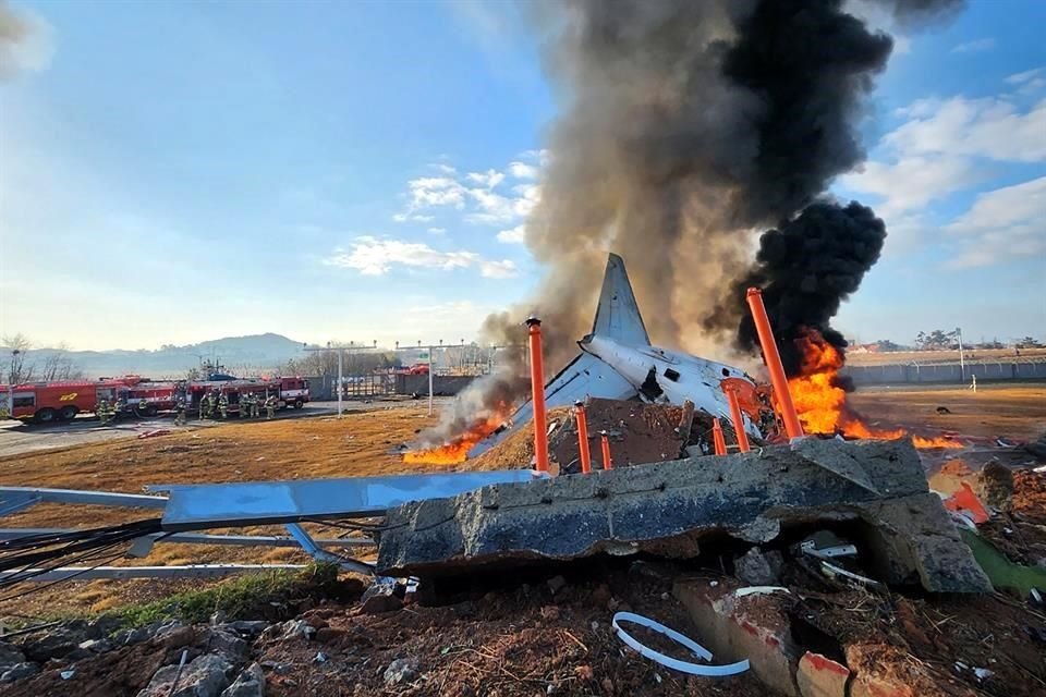 El avión estaba intentando retornar debido a un mal funcionamiento en el tren de aterrizaje.