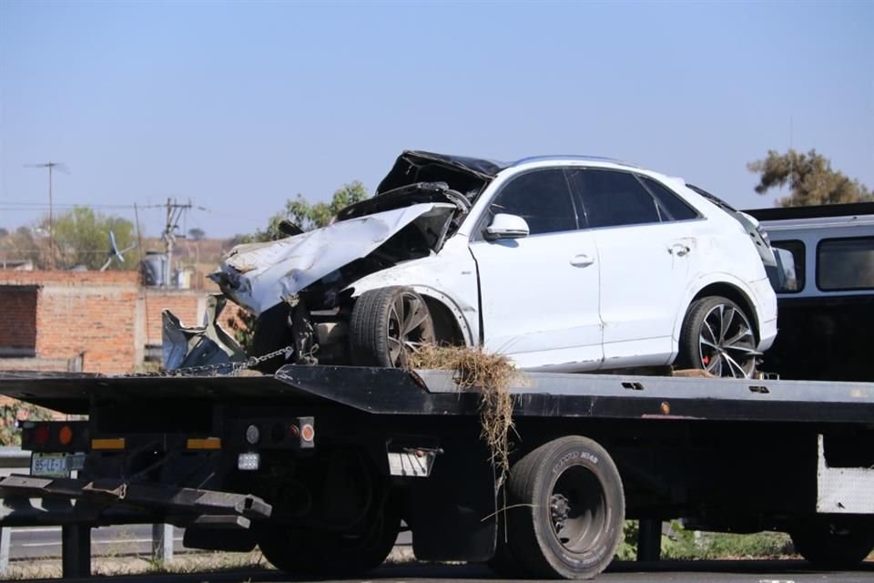 La carrocería del compacto quedó deformada y el tripulante terminó prensado.