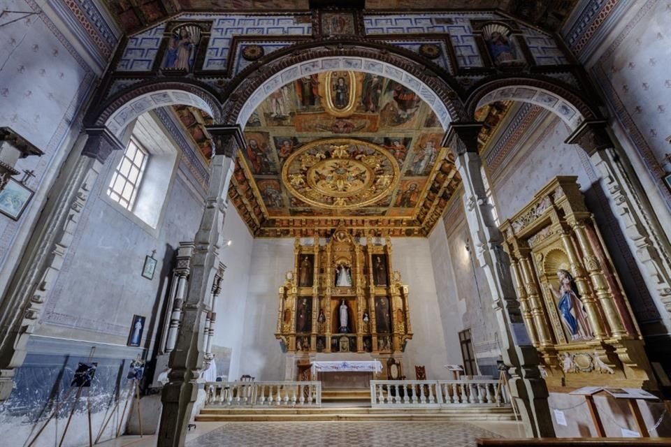 El Templo de Nuestra Señora de la Asunción resguarda un retablo del siglo 16, de los pocos en el País.