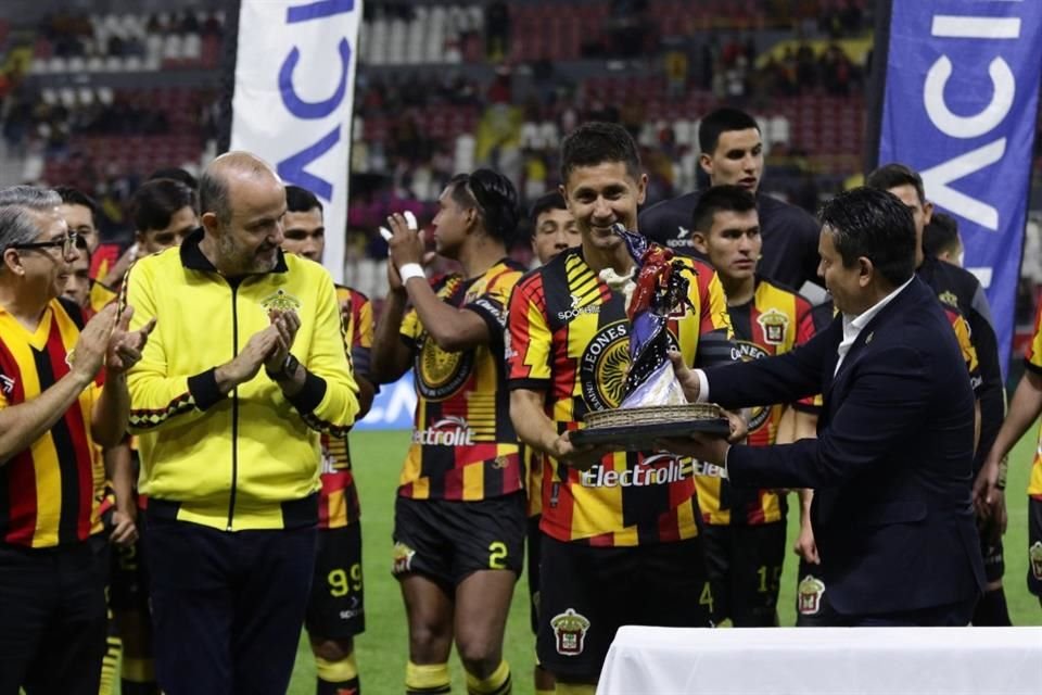 Leones Negros gana Copa Pacífica; Chivas pierde otra final.