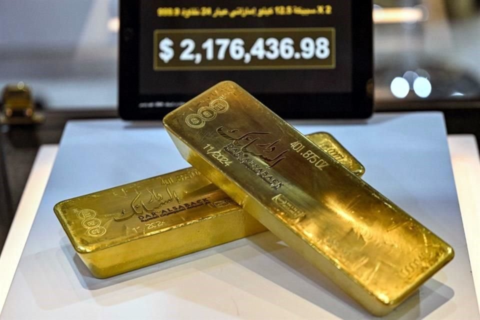 El precio del oro subió 27 por ciento en 2024, su mayor alza anual en 14 años.