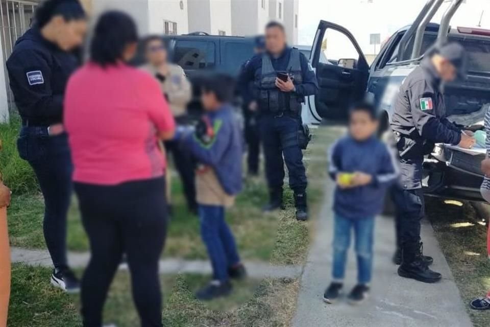 Dos niños de 6 y 8 años que estaban encerrados en su casa y fueron dejados solos por 24 horas, fueron rescatados por policías de Tlajomulco.