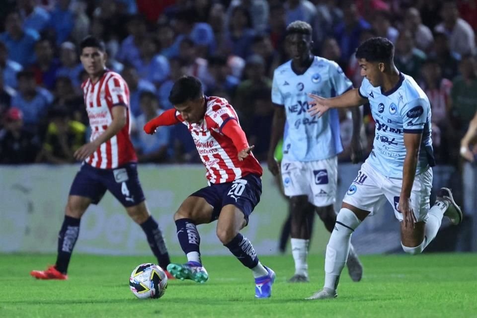 Chivas vención 1-0 a la Jaiba Brava en el Estadio Tamaulipas.