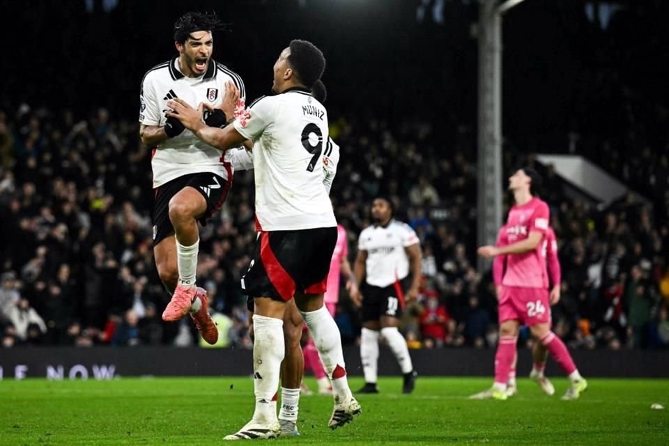 Jiménez superó la marca de goles del 'Chicharito' y ya es el mexicano con más tantos en la Liga Premier.