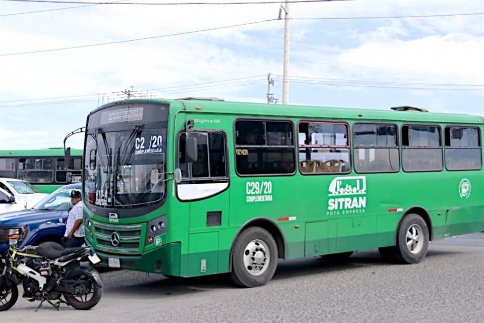 Los accidentes mortales con unidades de transporte público involucran a más peatones. 