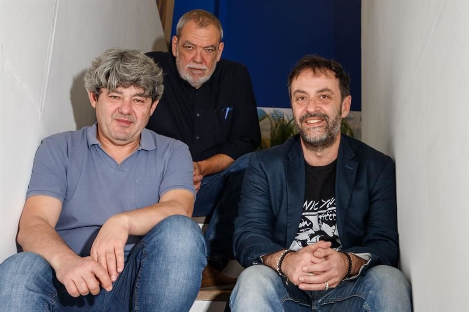 Jorge Díaz, Agustín Martínez y Antonio Mercero, Premio Planeta de Novela 2021 bajo el seudónimo Carmen Mola, visitaron la FIL para presentar 'El Clan'.