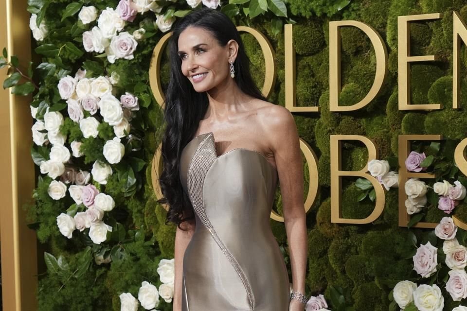 Demi Moore alzó su primer Globo de Oro como Mejor Actriz en una película de Comedia o Musical por su papel en 'La Sustancia'.