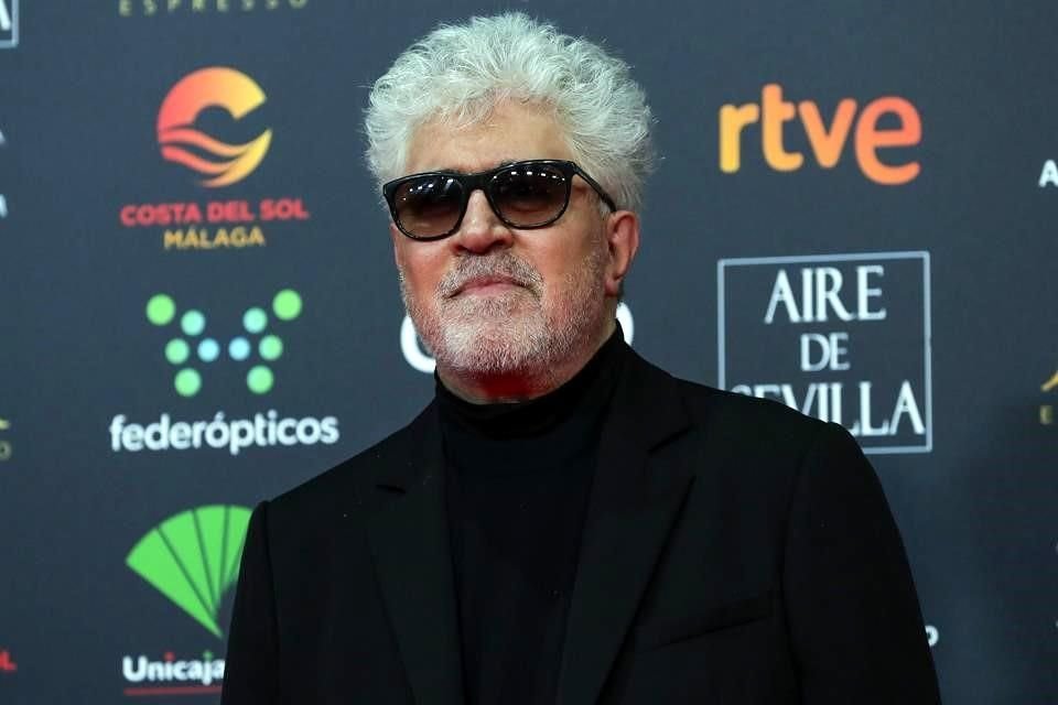 El póster de la nueva cinta de Pedro Almodóvar, 'Madres Paralelas', fue retirado por Instagram por mostrar contenido polémico y 'poco apropiado'.