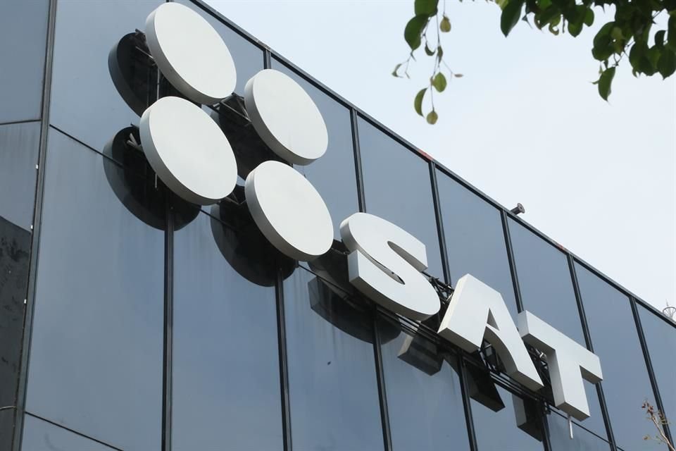 El SAT informó que, hasta el 30 de abril, los contribuyentes podrán facturar con el sistema de facturación electrónica que utilizaron en 2021.