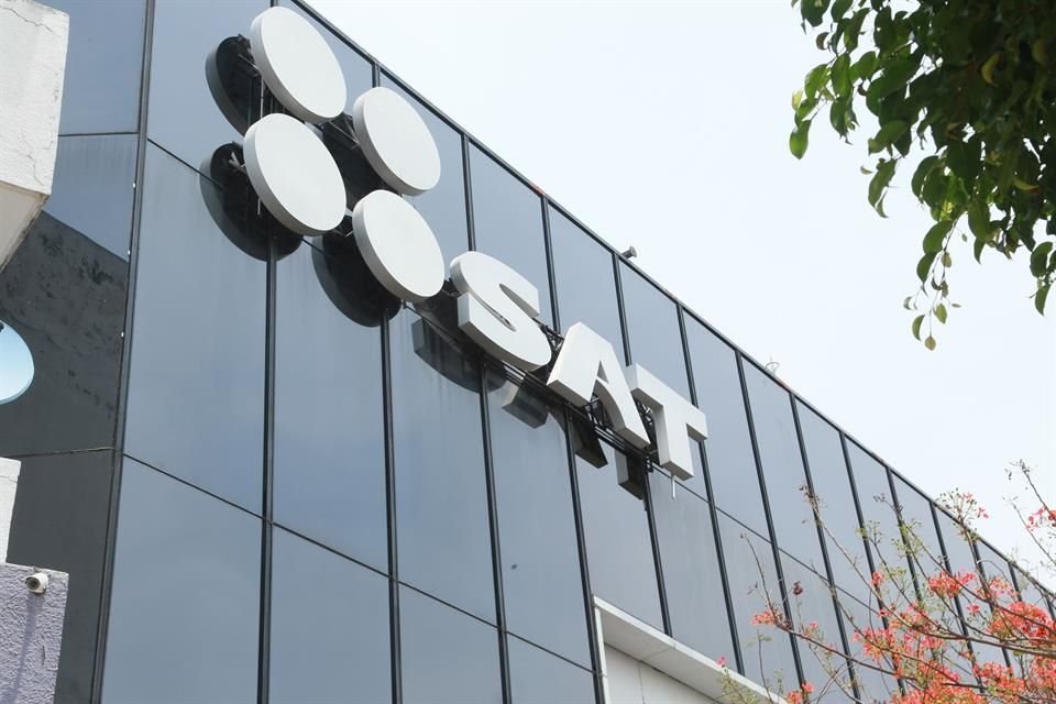 El SAT aclaró que de los contribuyentes inscritos por fedatarios, la mayoría ofrece principalmente servicios en el sector energético y financiero.