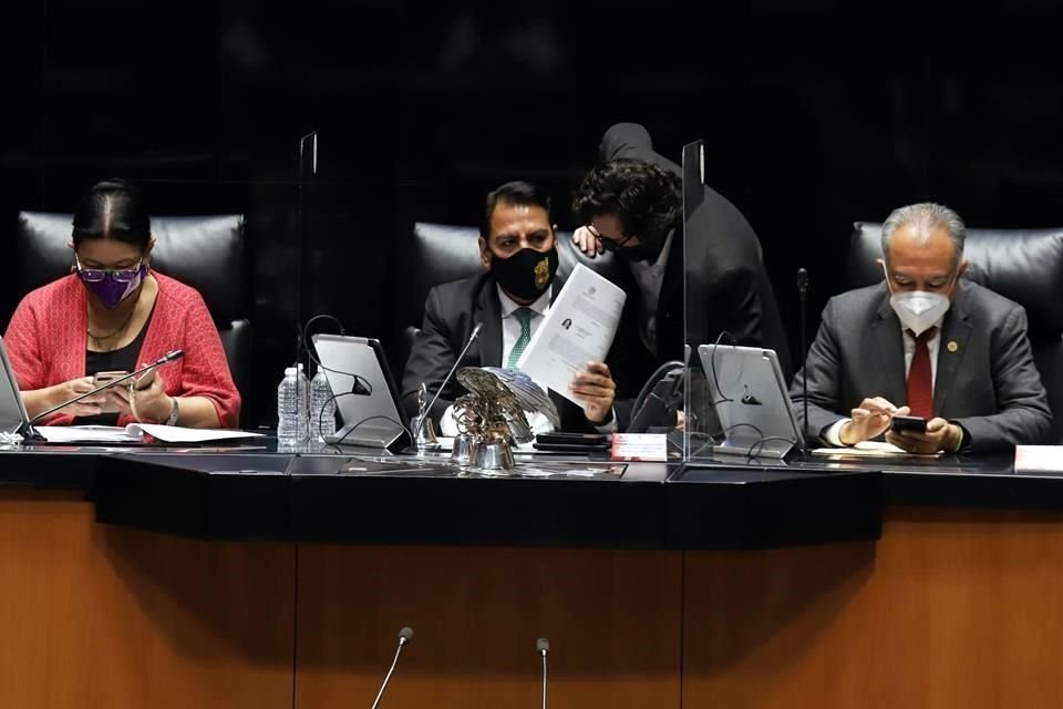 En la bancada de Morena, observó Ramírez Aguilar, hay cuestionamientos que deben ser resueltos, 'por lo que tendría que haber una discusión dentro del grupo mayoritario'.