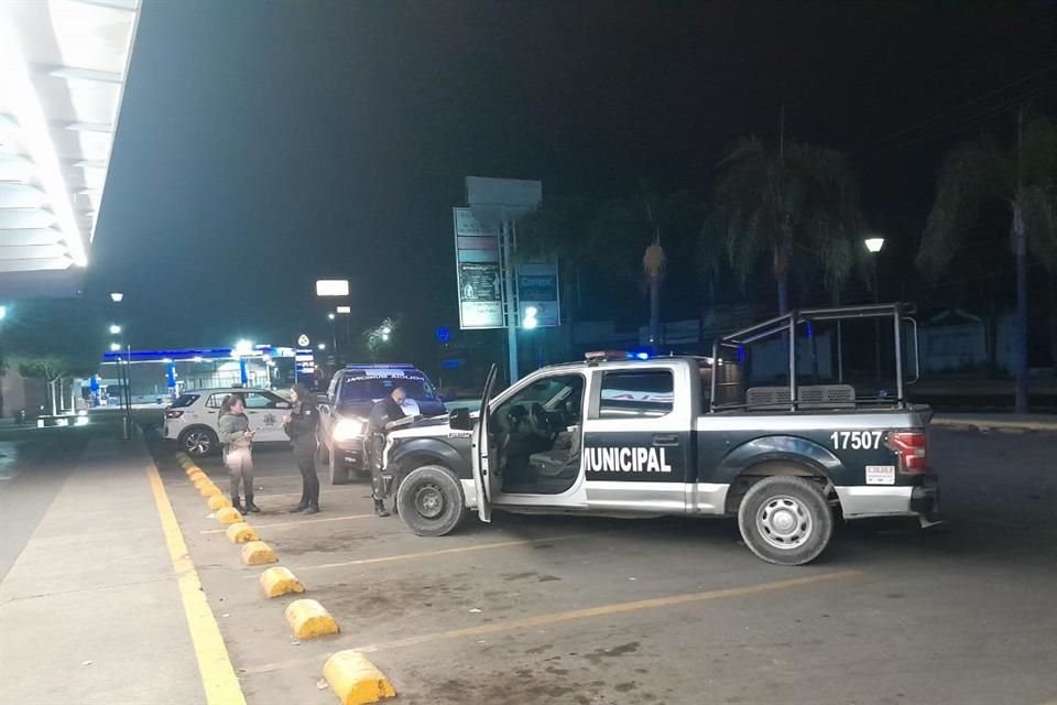 El niño fue encontrado afuera de una Farmacia Guadalajara en la Colonia  Parques de Santa María en Zapopan.