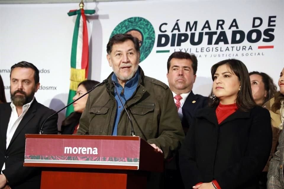 El senador Fernández Noroña en conferencia de prensa en la Cámara de Diputados.