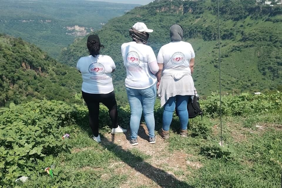 Tras 27 días de procesamiento en la fosa de la Colonia Lomas del Refugio, en Zapopan, suman 15 bolsas con restos humanos y un resto óseo.