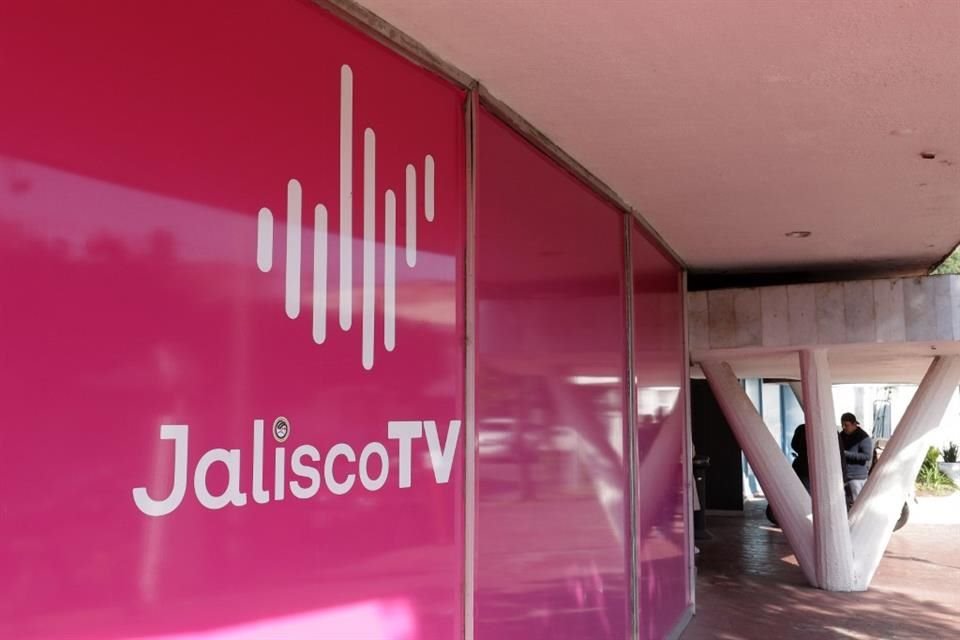 El SJRTV tiene un canal de televisión y una emisora de radio en Guadalajara, así como en Puerto Vallarta y Ciudad Guzmán.