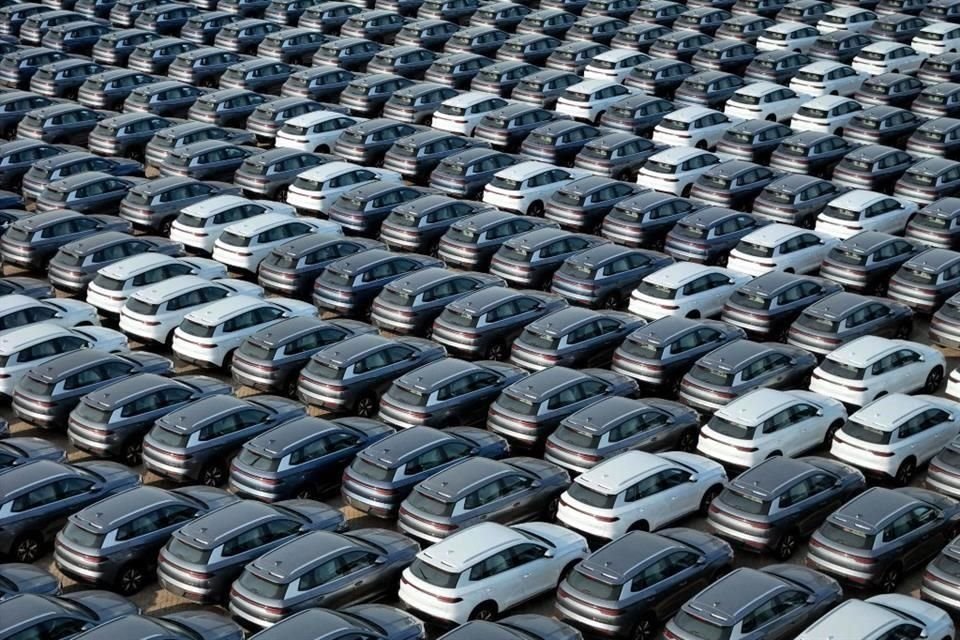 En 2024 se vendieron 22.9 millones de automóviles en China, muy por debajo de su capacidad desarrollada.