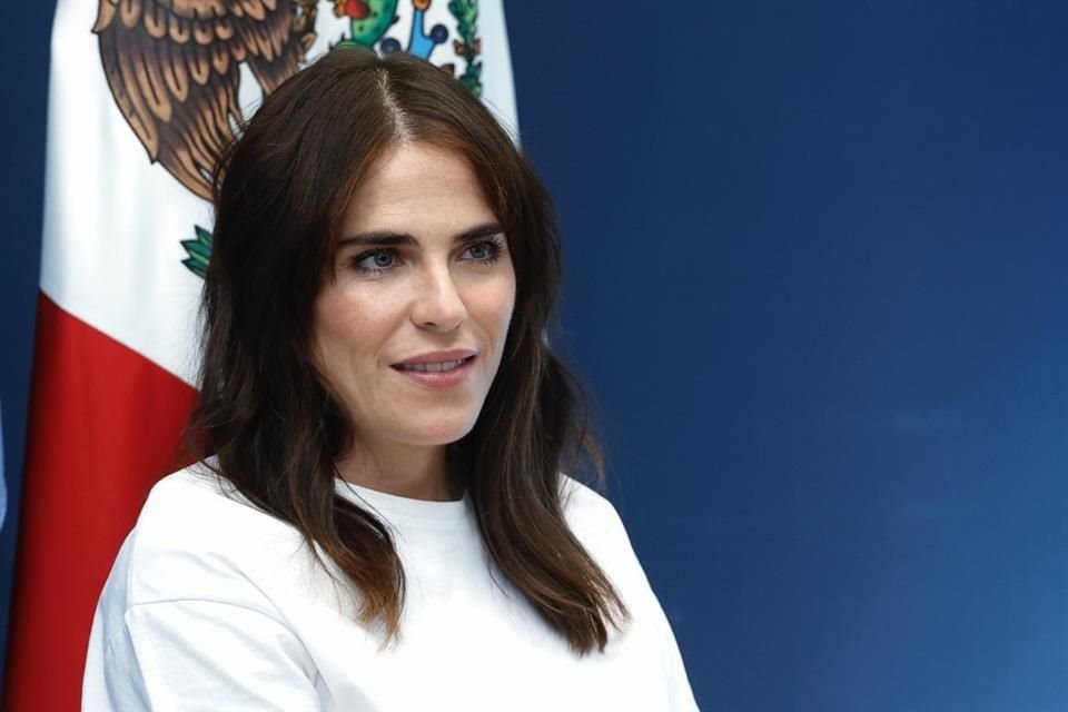 Famosos como Karla Souza, Paris Hitlon y Mel Gibson han perdido sus recidencias debido a los incendios.