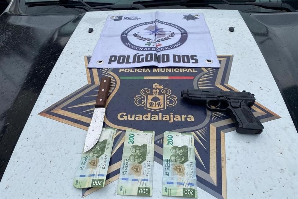 Policías aseguraron un cuchillo, dinero y un arma de juguete.