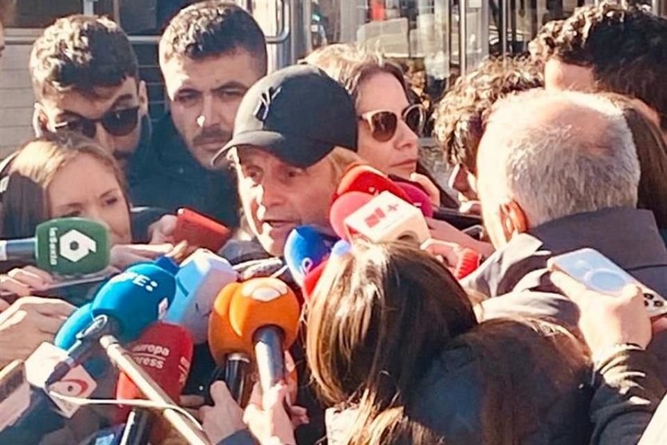 El músico siguió atacando a Sánchez en su reunión con los medios de comunicación, acusándolo también de abuso de poder.