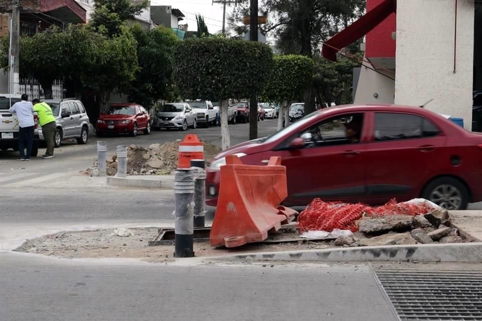 La obra contempla concreto hidráulico y banquetas con accesibilidad universal.