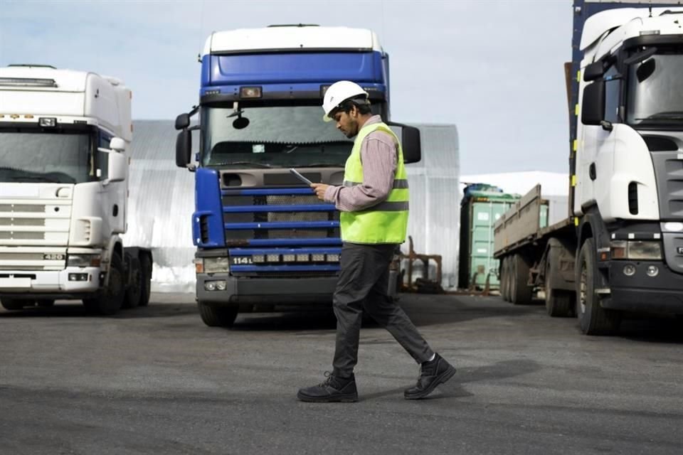 Debido al incremento de robos a camiones de carga en las carreteras del País, se prevé un aumento de 50 por ciento en la demanda de blindaje para unidades pesadas.