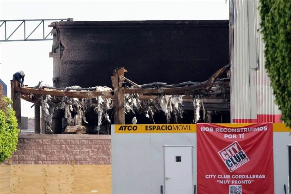 La tienda City Club, que fue incendiada el 4 de octubre pasado, ya está en trabajos de reconstrucción y prevén concluir entre abril y mayo.