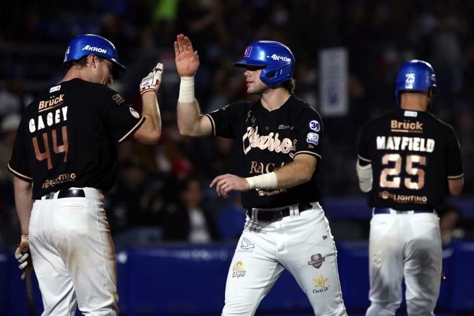 En una feria de batazos, Charros de Jalisco vencieron 12-8 a Naranjeros de Hermosillo para tomar ventaja de 2-1 en semifinales de la LMP.