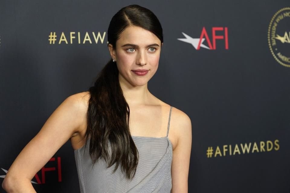 La actriz Margaret Qualley habló sobre los daños en la piel que le provocaron el maquillaje y las prótesis que usó en 'La Sustancia'.