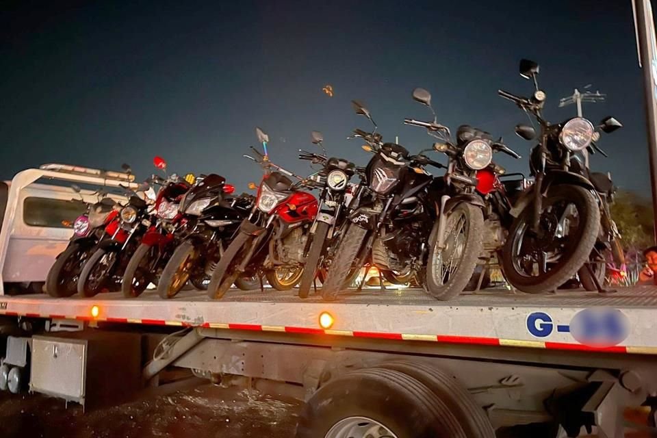 Entre las causas del decomiso de motocicletas, se encuentran  la falta de casco, placa, tarjeta de circulación o póliza de seguro o licencia.