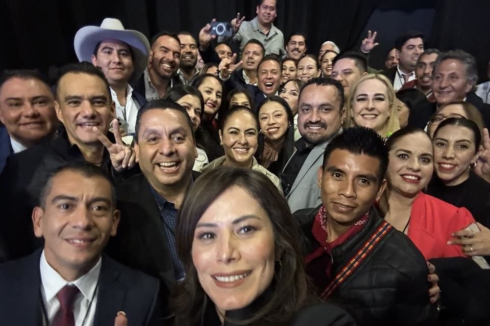 El Gobernador Pablo Lemus y Alcaldes de Jalisco acudieron a la reunión con la Presidenta Claudia Sheinbaum.