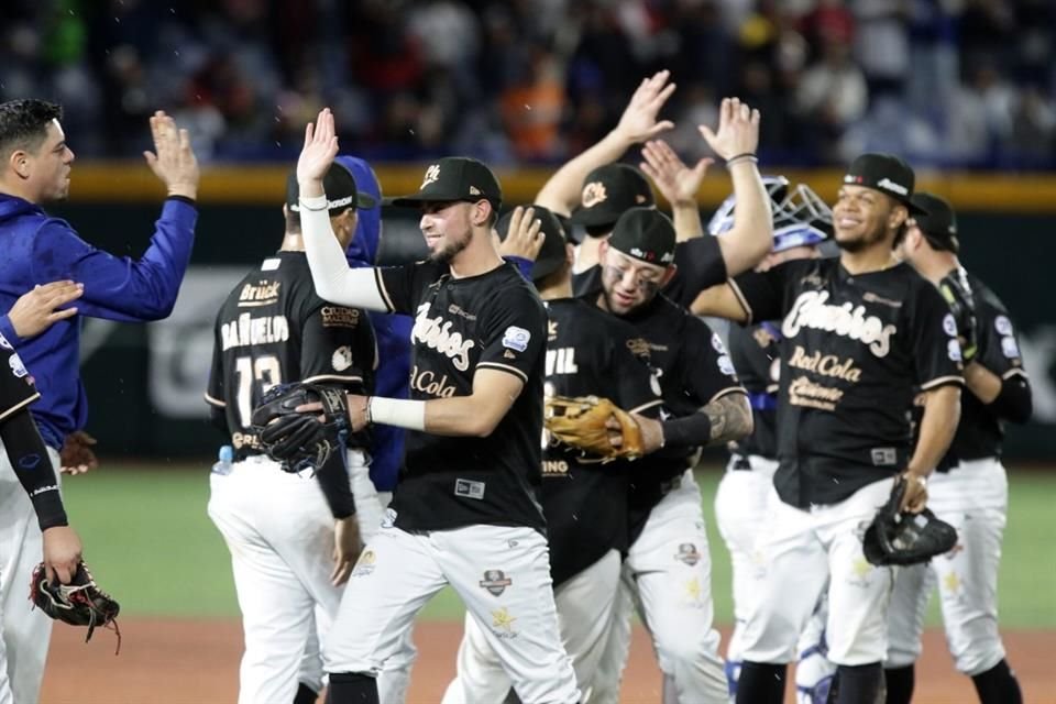 Quinto juego de beisbol de la semifinal entre Charros de Jalisco y Naranjeros de Hermosillo.