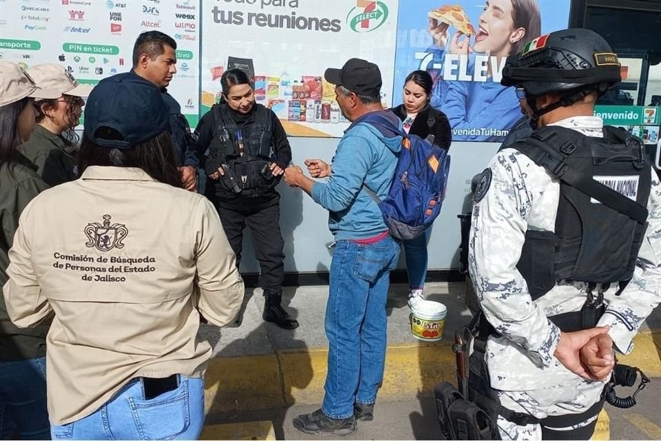 Durante el despliegue de elementos se recorrieron 4 km a pie, con la finalidad de distribuir la cédula de búsqueda entre los vecinos de la zona.