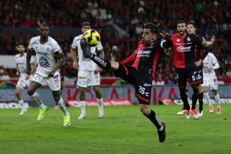 Aldo Rocha durante el partido de Atlas vs León en el Estadio Jalisco.