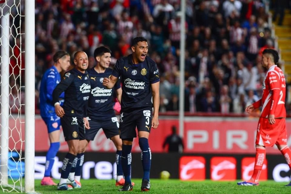 El delantero jugó su encuentro número 100 con la playera del Guadalajara el pasado viernes frente al Necaxa, que se impuso de local 3-2 en Aguascalientes.
