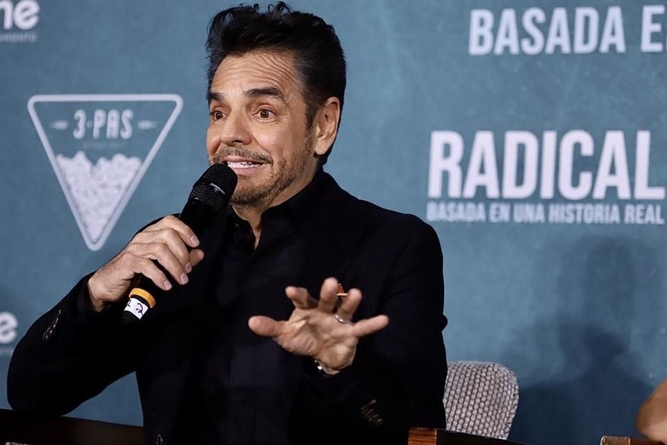 Derbez ha producido y protagonizado sus propios shows de comedia durante los últimos 25 años.