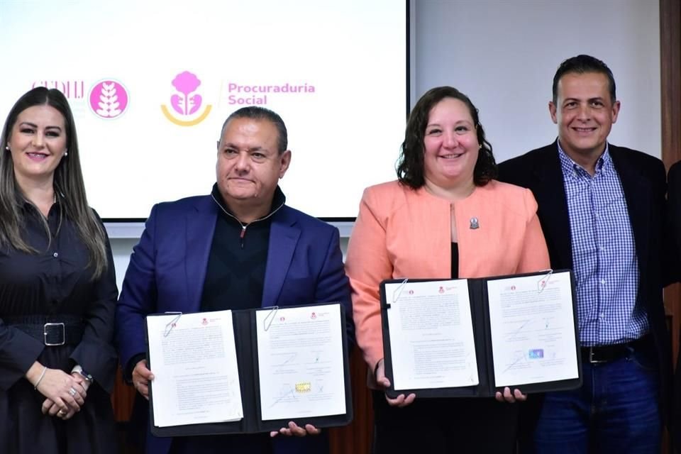 Héctor Pizano, Procurador Social (izq.) y Luz del Carmen Godínez, presidenta de la CEDHJ (der.).