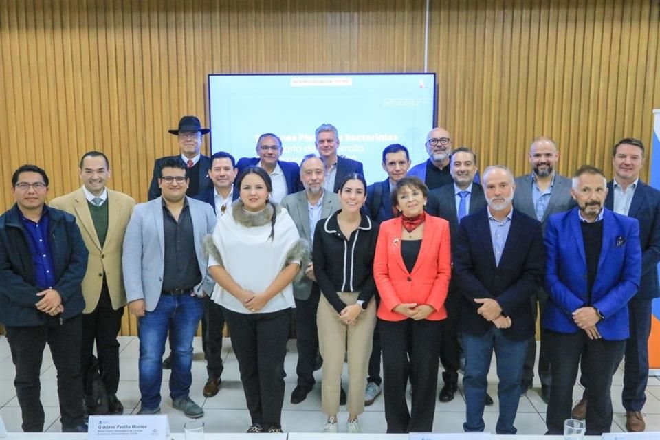 La Secretaría de Desarrollo Económico de Jalisco inició una serie de reuniones con industrias clave del estado, como semiconductores, tecnología de la información, automotriz, salud y agroindustria.