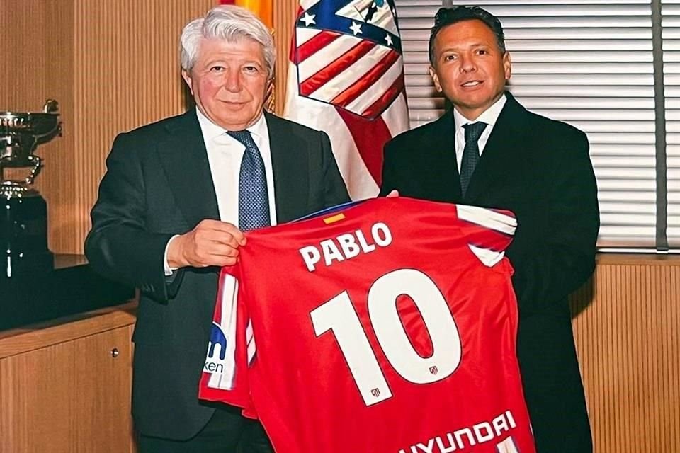 Pablo Lemus y Enrique Cerezo, presidente del Atlético de Madrid.