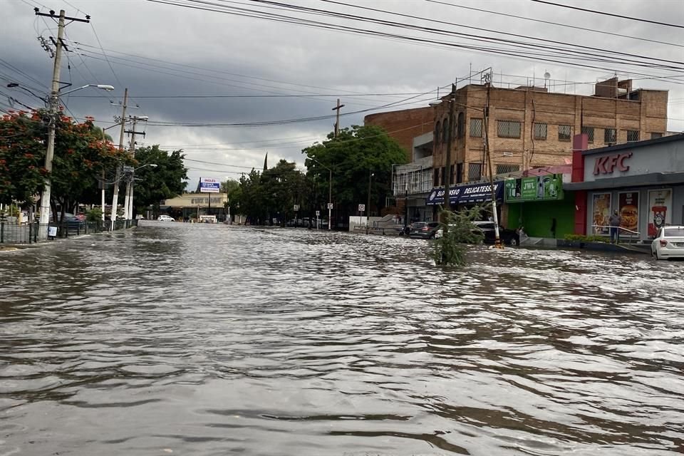 Inundaciones, incendios forestales, niebla y olas de calor, son algunos de los riesgos derivados del cambio climático que ya padece el AMG.