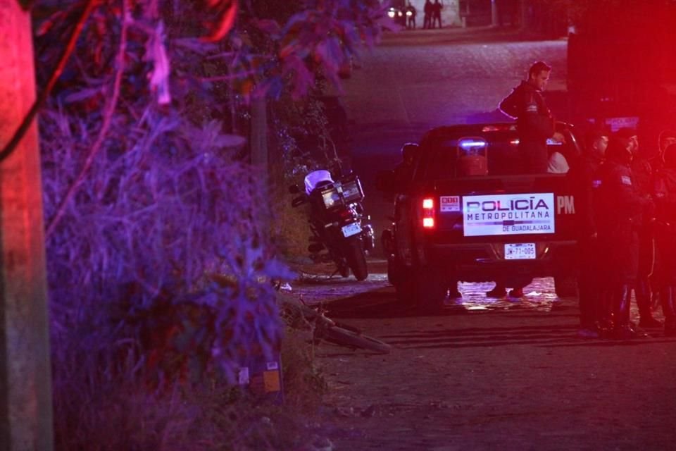 Dos motoladrones fueron detenidos en la Colonia Álamo Industrial, luego de que uno de ellos disparó en contra de policías metropolitanos.