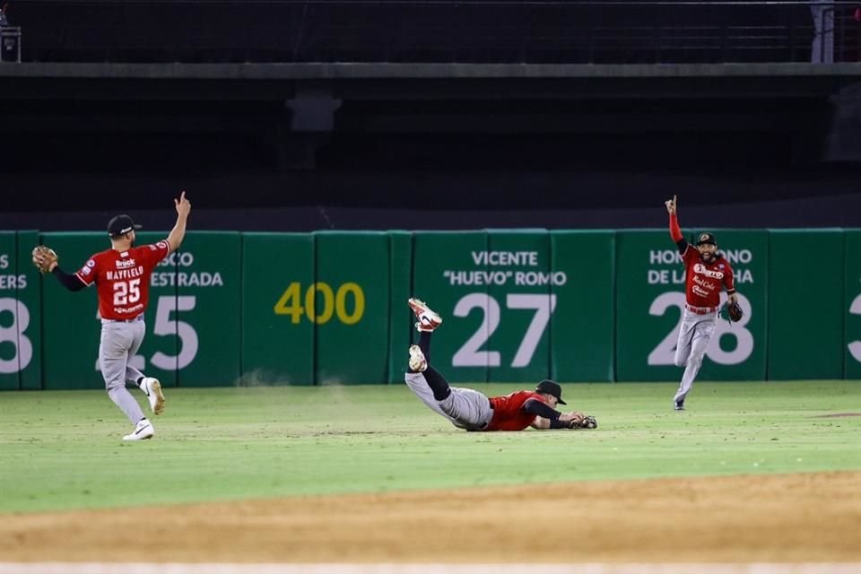 En secuencia, así fue la atrapada de Julián Ornelas que mantuvo vivo el juego 2 de la Serie de México.