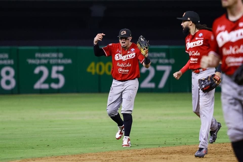 Benjamín Gil reclamó que hubo un balk en el décimo primer inning, momento donde los Charros de Jalisco contaban con casa llena.