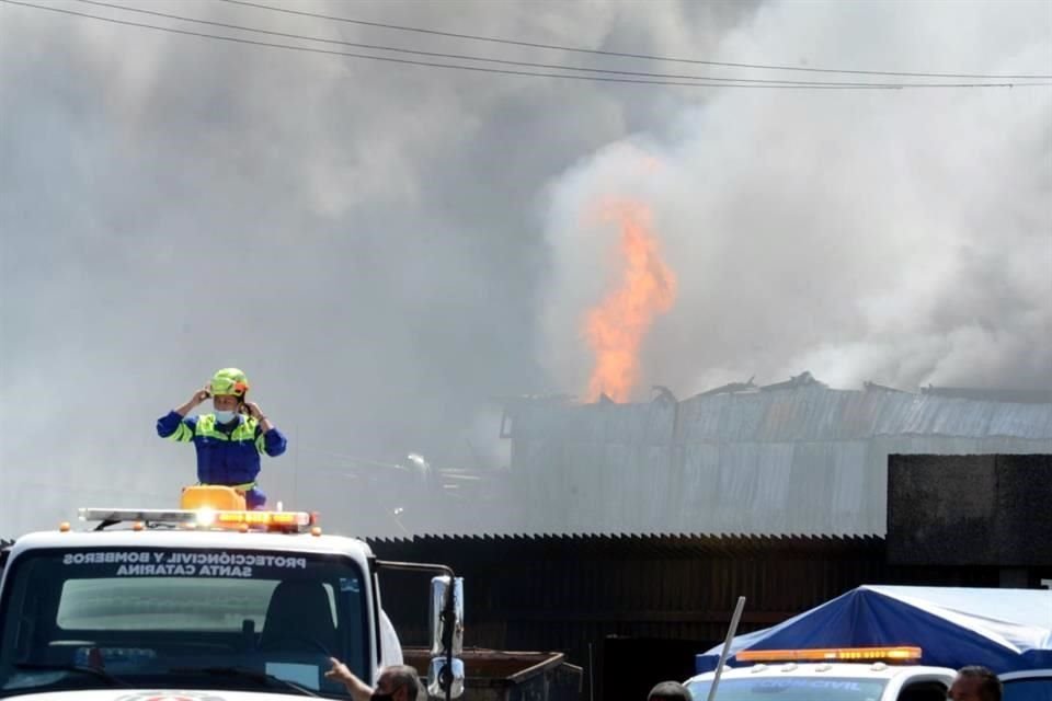 El siniestro se reportó alrededor de las 14:40 horas, en las instalaciones de la empresa ubicada en la Carretera a Saltillo y Cuauhtémoc.