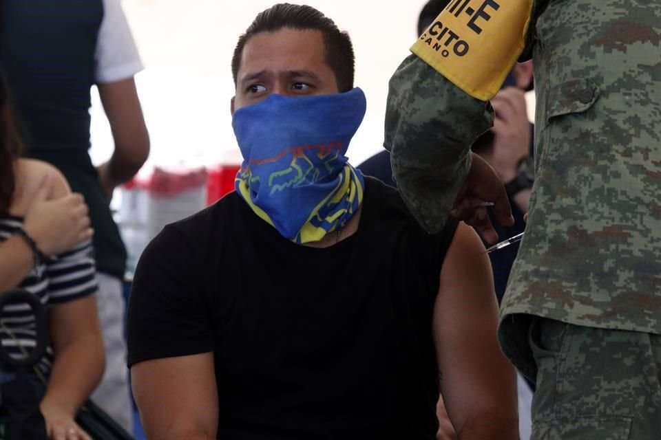 Tras el arribo de la vacuna de AstraZeneca a Jalisco, el Gobierno del Estado abrió otra vez el registro para personas entre 30 y 39 años.