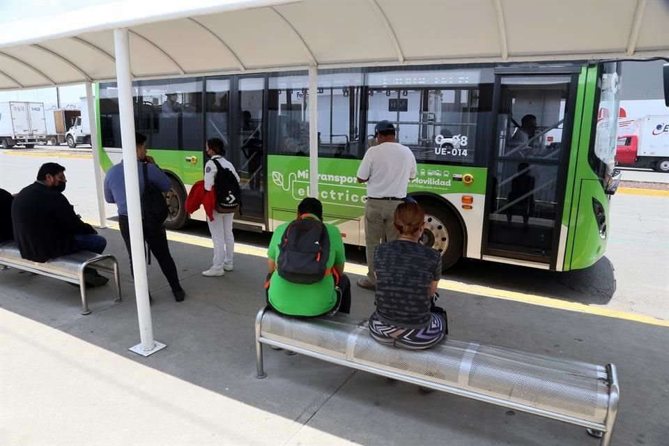 La ruta de transporte público al Aeropuerto de Guadalajara gana adeptos. Cerró su primera semana con un promedio de 250 usuarios diarios.