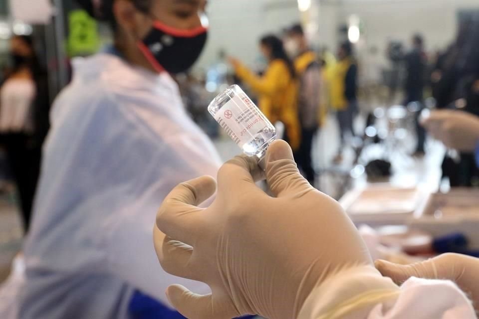La protección de la vacuna CanSino va del 70 al 100 por ciento, depende si la persona que recibió este biológico ya había tenido Covid o no.