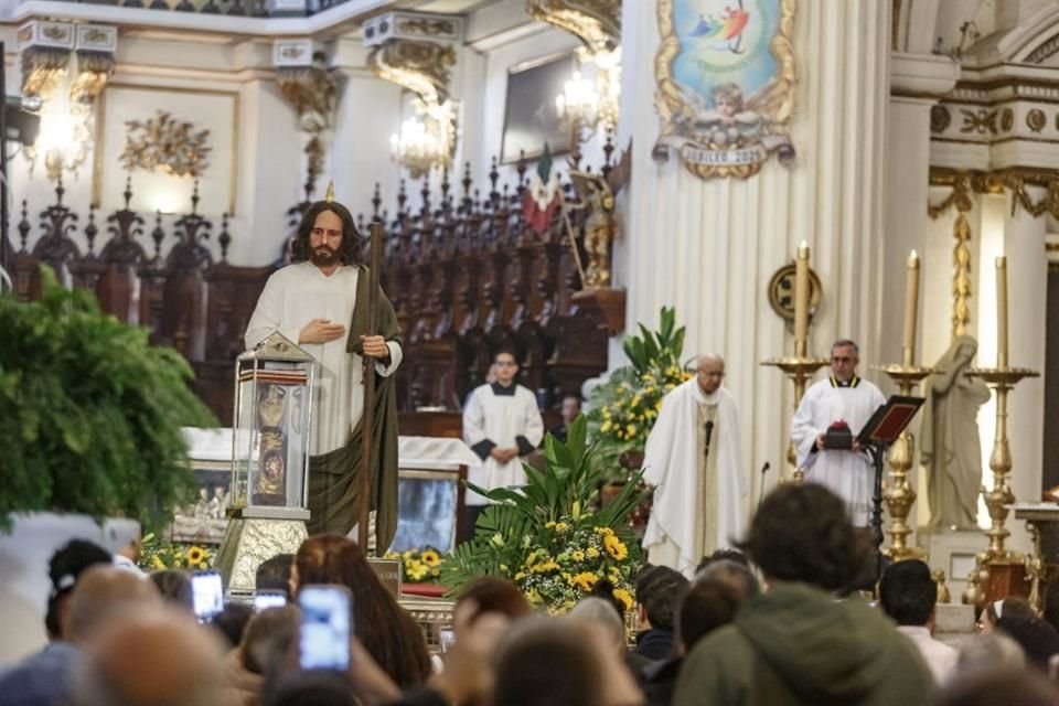 Luego de haber visitado este viernes la Catedral de Guadalajara, las reliquias de San Judas Tadeo harán una parada mañana sábado en Tonalá.